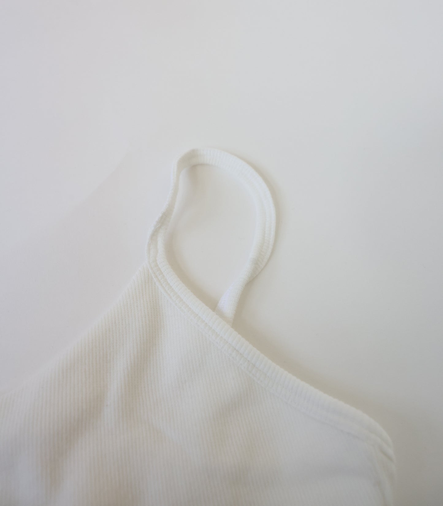 *LES ACCROCHÉS* Cami « EASE » - White