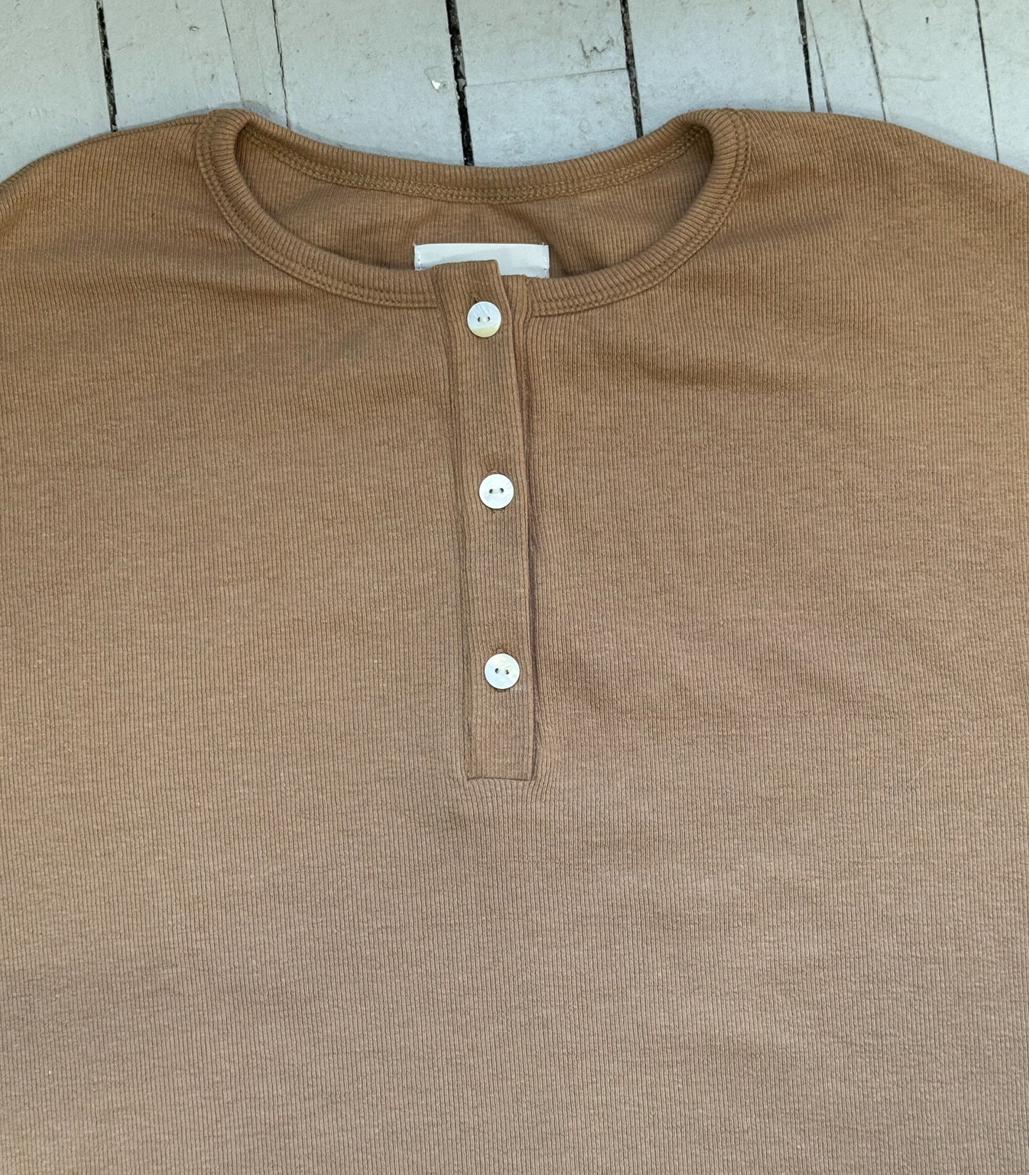 *LES ACCROCHÉS* Haut « HENLEY » - Miel