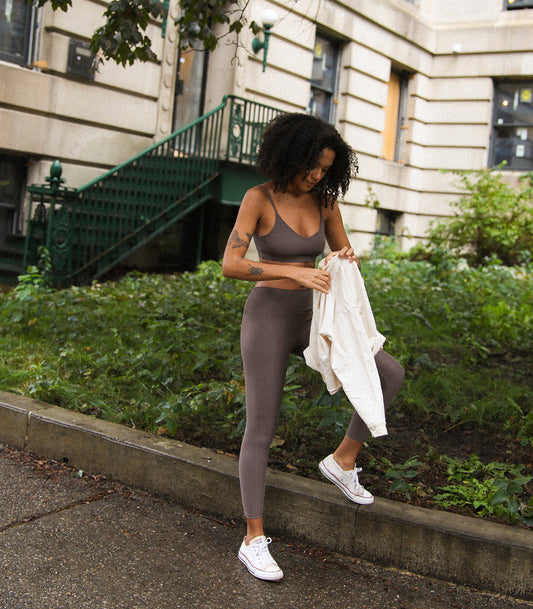 *LES ACCROCHÉS* Haut sport « INHALE, EXHALE » - Mocca Suede