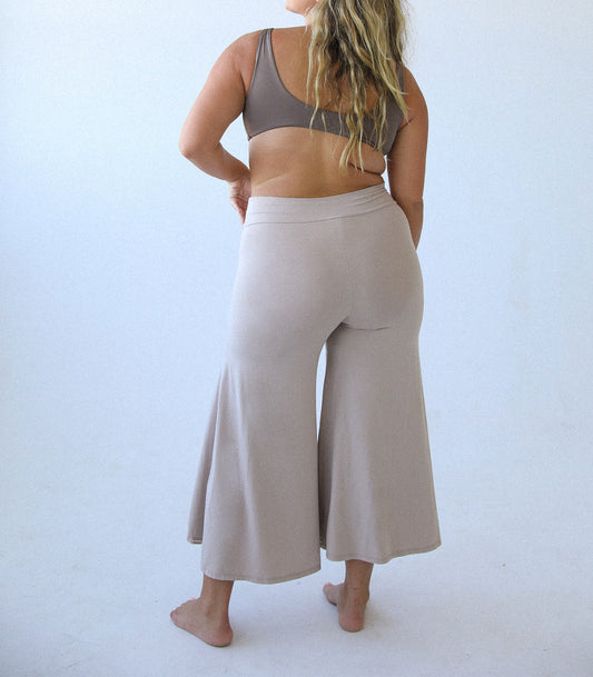 *LES ACCROCHÉS* Pantalon Évasé « FREEDOM » - Crème de Pacane