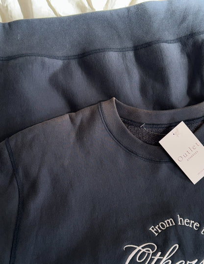 *LES ACCROCHÉS*MAJEUR* - Crewneck brodé | «FROM HERE TO OTHERSEA» - BLEU MARIN