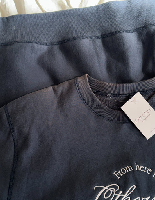 *LES ACCROCHÉS*MAJEUR* - Crewneck brodé | «FROM HERE TO OTHERSEA» - BLEU MARIN