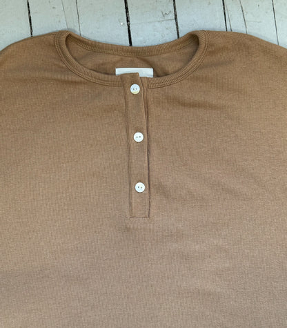 *LES ACCROCHÉS* Haut « HENLEY » - Miel